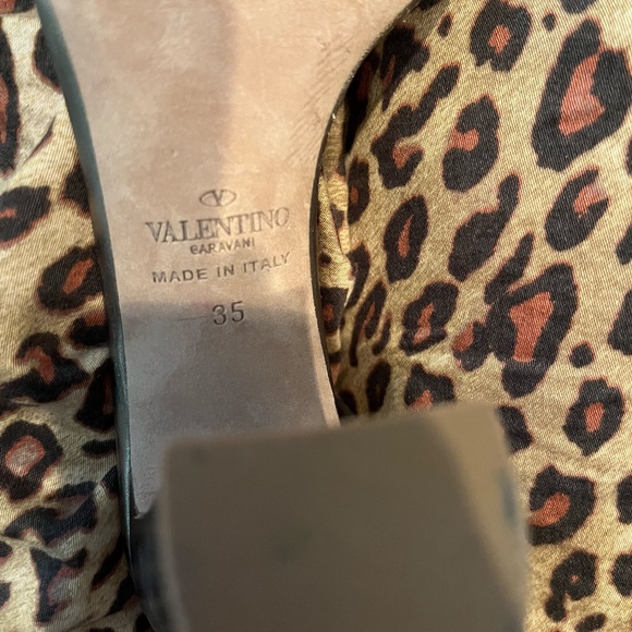 Valentino Garavani Luxury Open Toe Heels - Picture 3 of 6